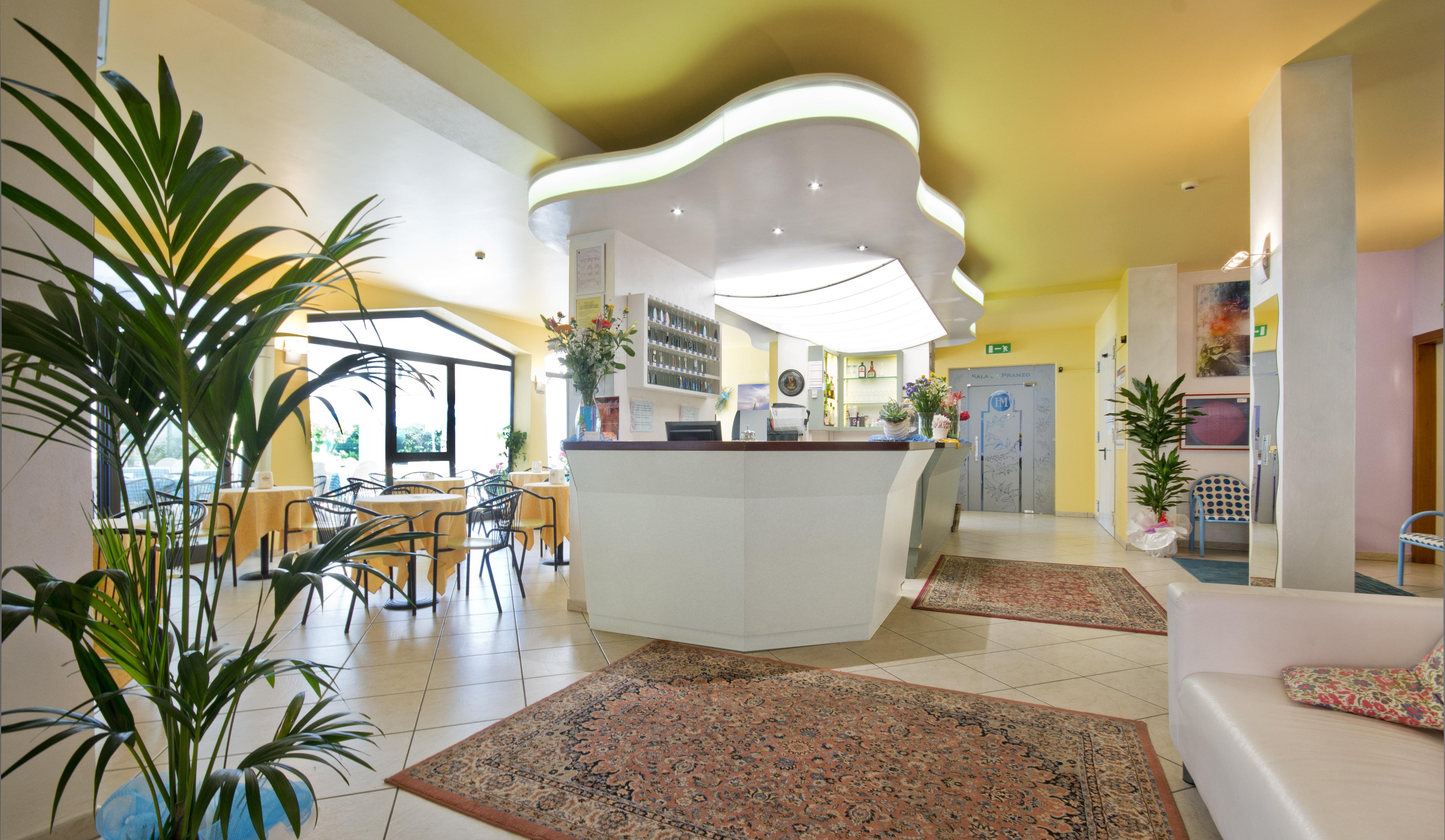 Hotel Milano Гатео а Маре Екстериор снимка