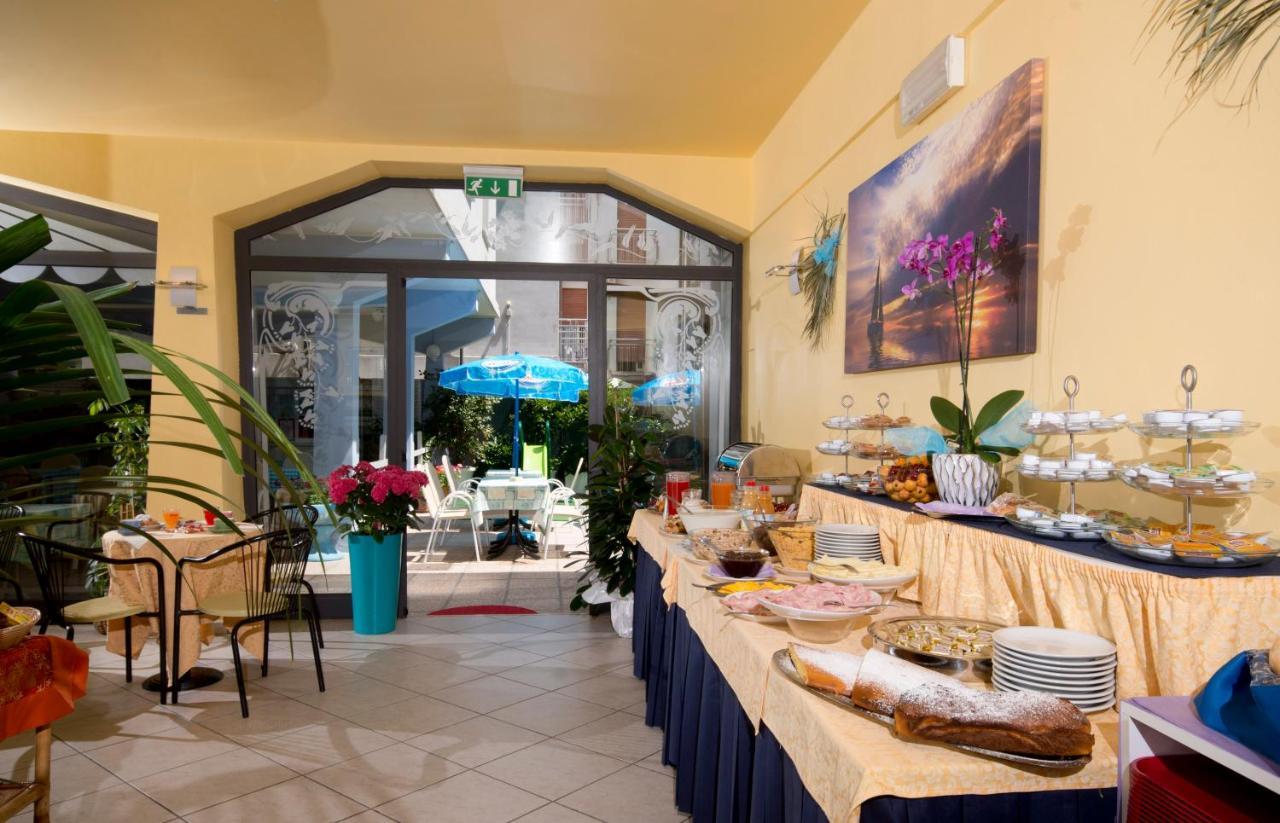 Hotel Milano Гатео а Маре Екстериор снимка