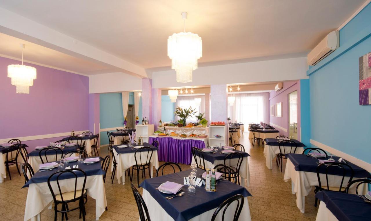 Hotel Milano Гатео а Маре Екстериор снимка